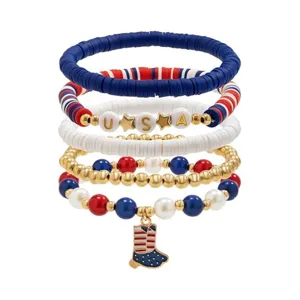 Vista dettagliata del set di bracciali di perle a strati del Giorno dell'Indipendenza con perline.