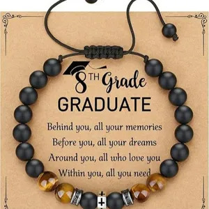 Brazalete de cuentas de graduación con cuentas negras mate, ojo de tigre y cruz de acero.