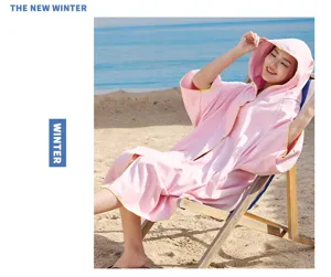Lange sneldrogende strandhanddoek cape voor volwassenen zonbescherming roze badjas met capuchon.