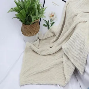 Manta de lana polar tipo gofre beige para perros y gatos, alfombrilla de descanso suave.