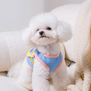 Leuke zomer huisdier hond mesh vest met rugzak ontwerp, ademende puppy kleding voor kleine honden.