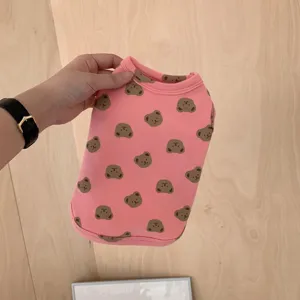 Schattige roze hondenkleiding met berenprint, zacht gebreid ondershirt voor kleine pups en katten.