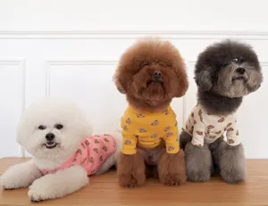 Leuke berenprint huisdier basishemd details, comfortabele katoenen stof voor honden.