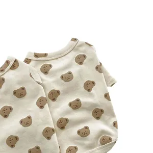 Leuk huisdier t-shirt met berenprint, comfortabele basiskleding voor kleine honden en katten.