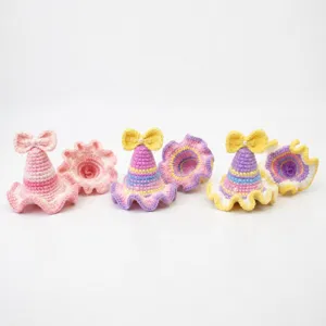 Detail de mini chapeau haut de forme au crochet, design mignon de noeud pour accessoires photo