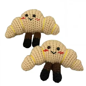 Bambola di peluche croissant all'uncinetto fatta a mano giocattolo di comfort carino.