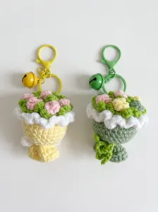 Gehaakte bloemen boeket sleutelhanger, schattige gebreide tas charm en leuke rugzak hanger.