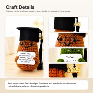 Handgemachte Häkel-Graduierungs-Puppe mit süßem Kartoffel-Design, Minikappe, Brille und Grußkarte.