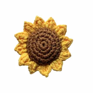 Handgemachte gehäkelte Sonnenblume Kopf gestrickte künstliche Blume für Heimdekoration.