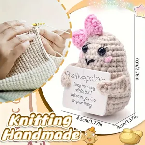 Handgehäkelte positive Kartoffel Puppe mit süßer Schleife und inspirierendem Schild.