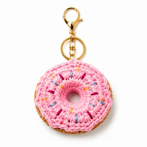 Handgefertigter Häkel-Donut-Schlüsselanhänger Detail, rosa Plüsch-Taschenanhänger, Gold.