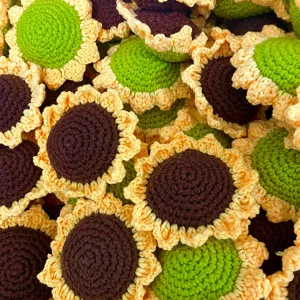 Flores de girasol de ganchillo hechas a mano al por mayor cabezas florales de hilo manuales