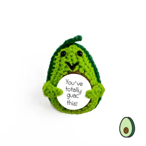 Bambola avocado all'uncinetto fatta a mano con biglietto motivazionale, peluche da scrivania.