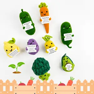 Bambola di Peluche di Frutta e Verdura Lavorata a Magno Carino Giocattolo di Peluche Decorazione da Scrivania Uncinetto Regalo
