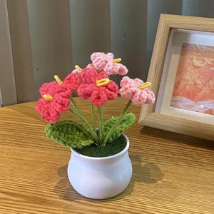 Handgemachte gehäkelte Topfblume Strickblumen Ornament Heimdekoration Detailansicht