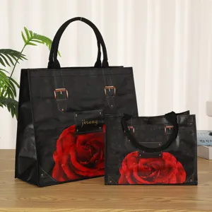 Conjunto de bolsos de compras de PP tejido impermeable con estampado de rosa roja 3D y cinturón.