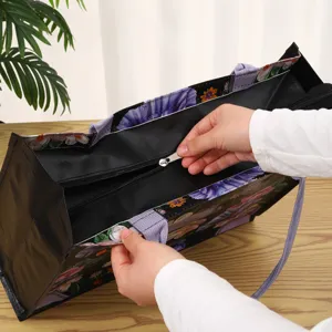 Detalle de bolsa de compras impermeable de PP tejido con cierre de cremallera y espacio.