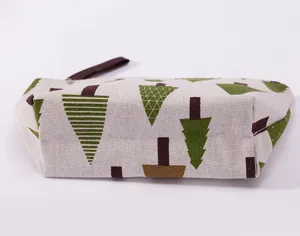 Canvas cosmetische tas toilettas opbergtas met rits en boom patroon ontworpen voor dagelijks gebruik.