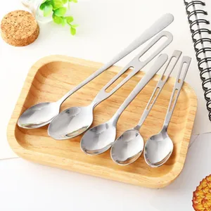 Edelstahl Löffel Set mit langem Griff und kreativem Hohl Design für Küche und Esszimmer.