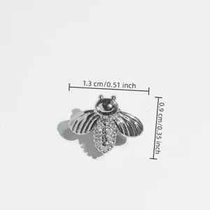 Silver bee zircon single tooth hip hop grillz, stylish stage prop and fashion jewelry accessory.