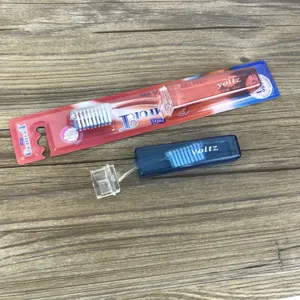Cepillo de dientes de viaje portátil con estuche protector y cerdas suaves para uso diario