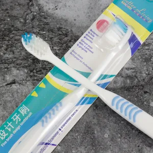 Cepillo de dientes de diseño fino con cuello flexible y limpieza profunda para el cuidado diario.