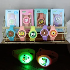 Bracelet Anti-Moustiques Clignotant LED Dessin Animé Enfants Montre Anti-Moustiques Bracelet Animal en Silicone Extérieur