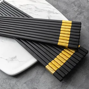 Schwarze Legierung Stäbchen mit Goldringen, langlebige hitzebeständige Haushaltsküche Geschirr Set.