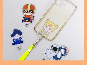 Universal phone lanyard set with clear case and cute cartoon character acrylic tabs for daily use.