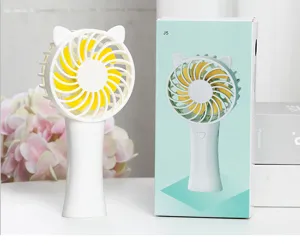 Mini ventilatore portatile a mano con simpatiche orecchie di gatto e pale gialle estive.