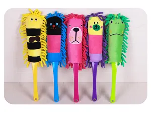Detailansicht der bunten Cartoon-Tier-Chenille-Staubwedel, weiche Textur, ideal für Zuhause.