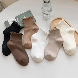 Detailansicht rüschenrand kurze socken, lässige frühlingssommer japanische strumpfwaren.