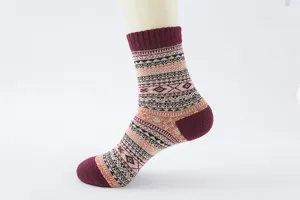Herren ethnische Wollsocken, Retro gemusterte warme Wintersocken für Stiefel und Loafer.