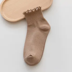 Braune kurze Socken mit Rüschen für Damen, süße Strickstrümpfe passend zu Loafern.