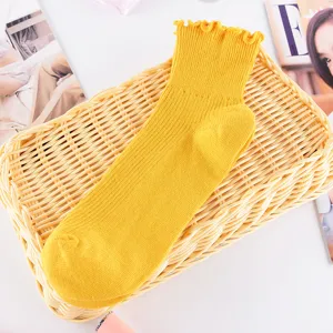 Rüschen JK Damen Socken, gelbe kurze Knöchelsocken, süße Plissiersocken für den Alltag.