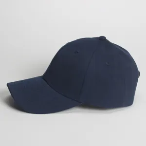Einfarbige dunkelblaue Baseballkappe Seitenansicht, klassischer Twill Stoff für Sonnenschutz.