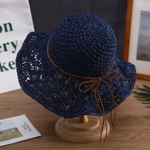 Chapeau de soleil en paille tissée d'été avec nœud ruban marron, chapeau de plage.