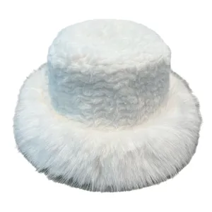 Bleiben Sie diesen Winter warm und stilvoll mit unserem flauschigen weißen Plüschhut.