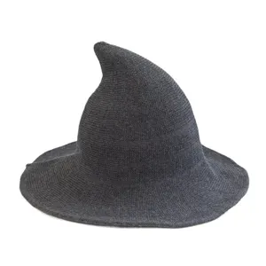 Cappello da strega lavorato grigio scuro a tesa larga, protezione solare elegante e traspirante.