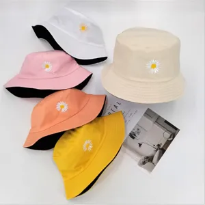 Unisex Wendeburgshut mit süßer Gänseblümchen-Bestickung, stilvolle Sonnenschutz-Anglerkappe.