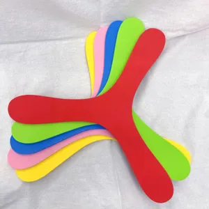 Disco volante colorato in schiuma EVA a tre pale, gioco sportivo all'aperto sicuro per bambini.