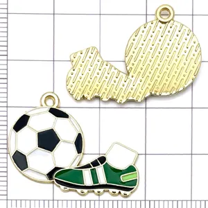 Breloques pendentif ballon de football et crampon émail pour bijoux DIY accessoires.