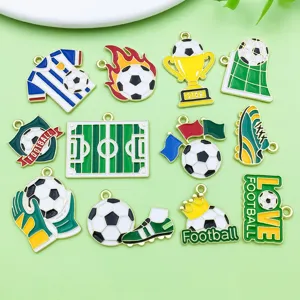 Assortiment de 12 pendentifs en alliage émaillé ballon de foot pour accessoires bijoux DIY.