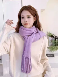 Detailed view of the soft knitted fringe scarf in light purple, showcasing daily cozy winter wear.