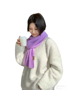Zachte paarse pluche sjaal voor dames, warme koreaanse stijl nekwarmer voor koude winterdagen.