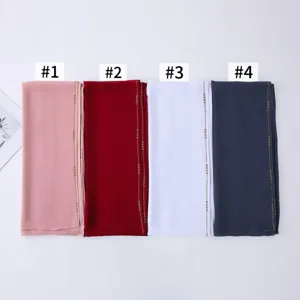 Sciarpa lunga in chiffon con dettaglio di strass e catena, foulard elegante e multiuso.