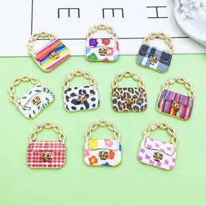 Mini ciondoli borsa in lega accessori gioielli DIY con vari design stampati smaltati colorati.
