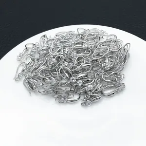 Ganci per orecchini in zircone accessori per gioielli DIY vista dettagliata con pietre luminose.