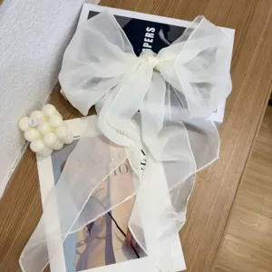 Élégant grand nœud de cheveux en organza blanc écharpe, accessoire transparent léger pour femmes.