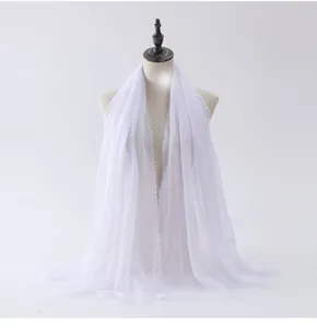 Écharpe châle unie en coton lin blanc vue détaillée, accessoire élégant pour femmes style.